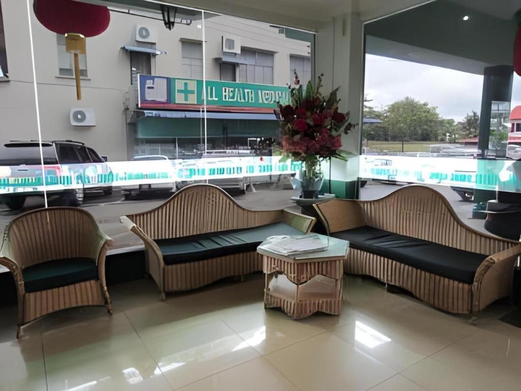 Hotel Hung Hung Kuching Exterior foto