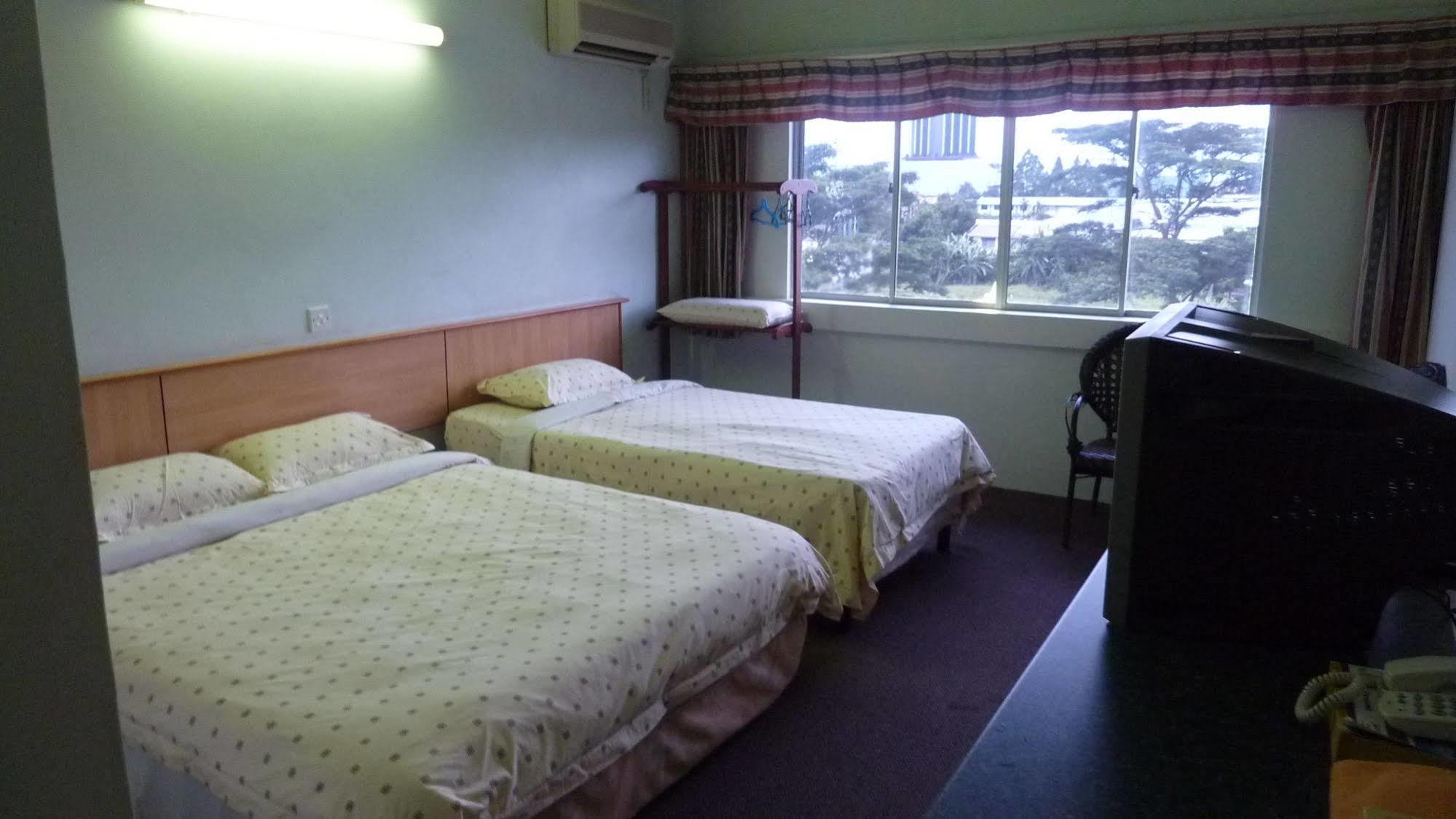 Hotel Hung Hung Kuching Exterior foto